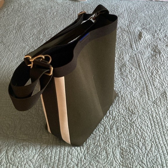 Rothy’s Forest Green Bucket Bag - Picture 2 of 4